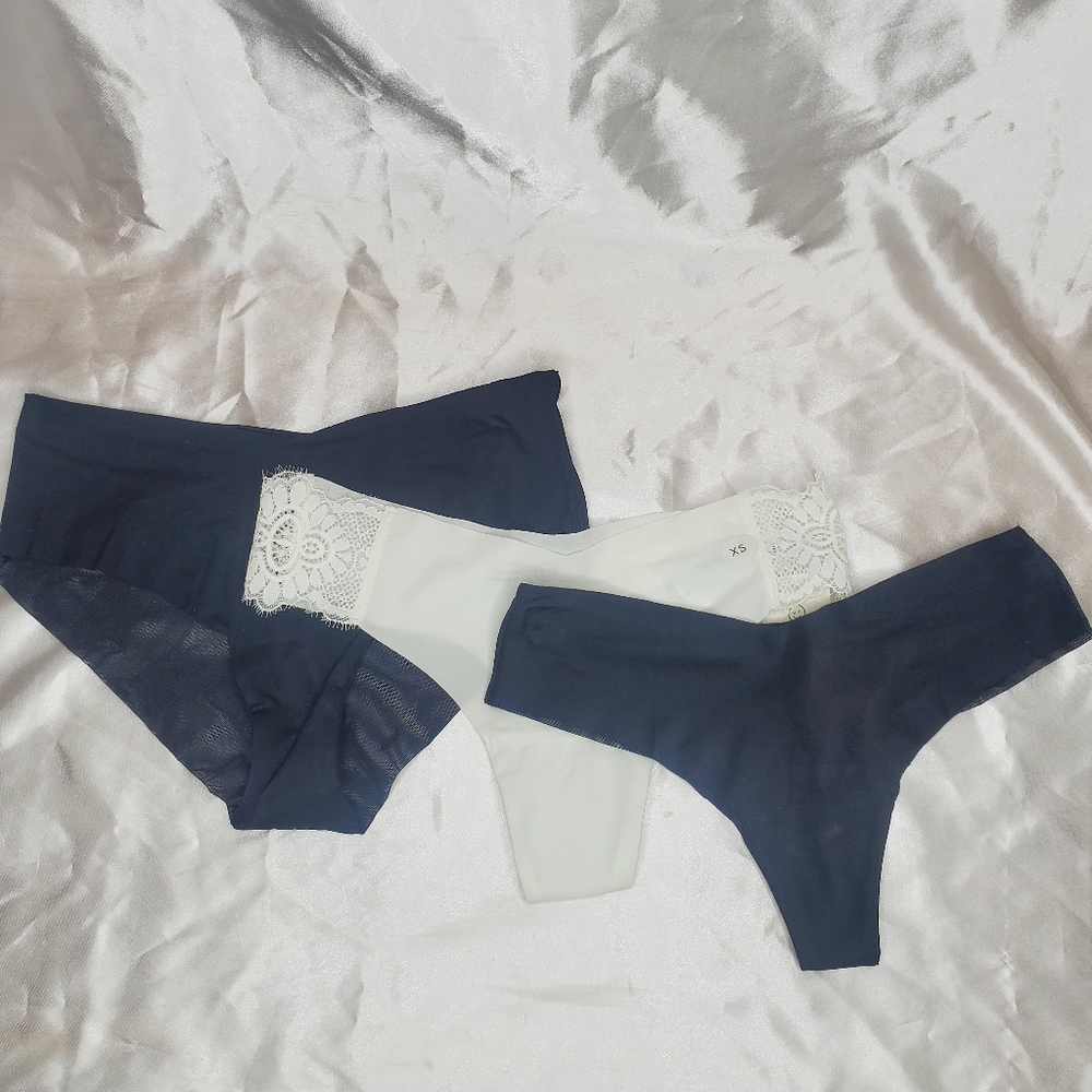 ◇ NWT Lot of 3 Pairs Microfiber Panties Size Small & Extra Small Black White